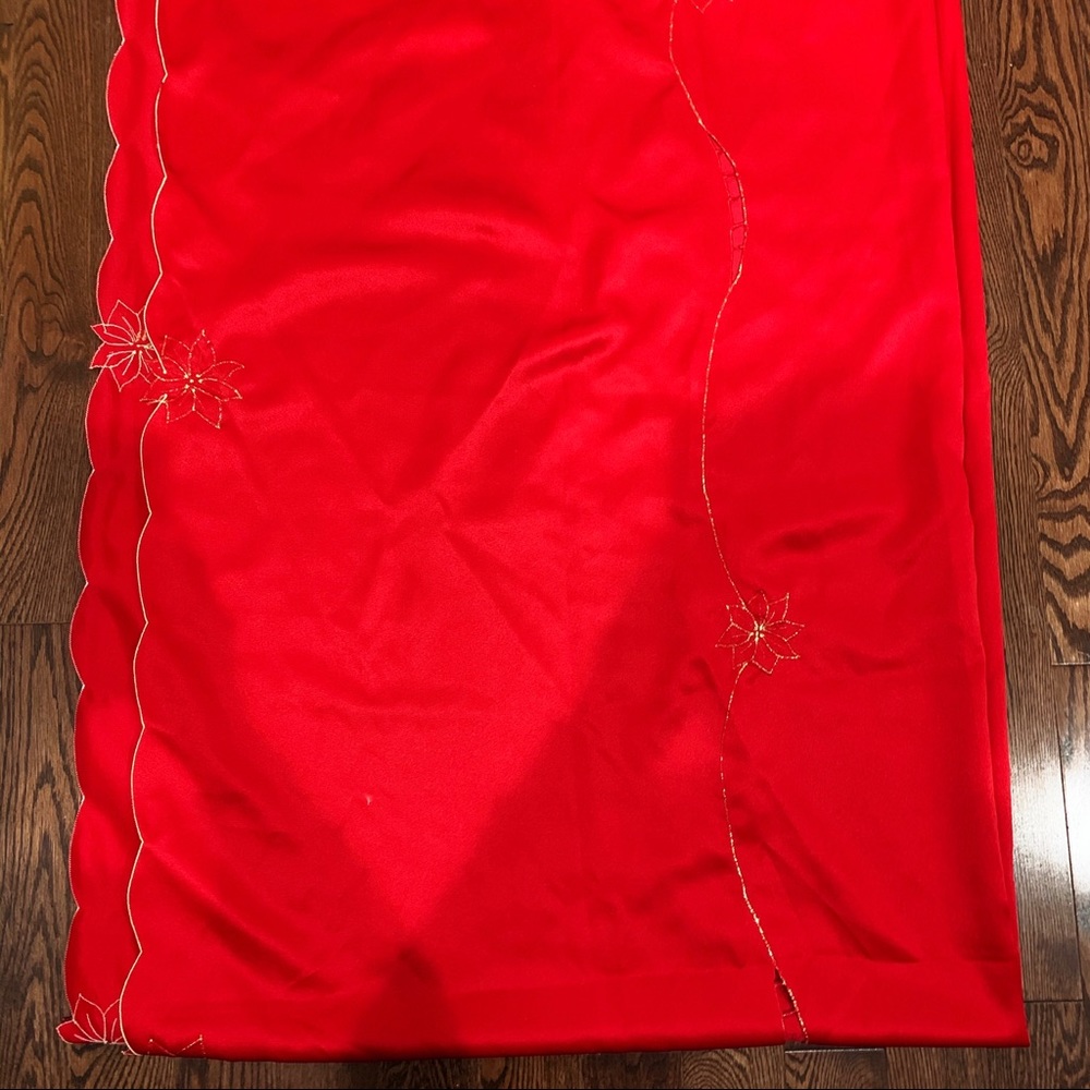 {Bed Bath & Beyond} Holiday Tablecloth